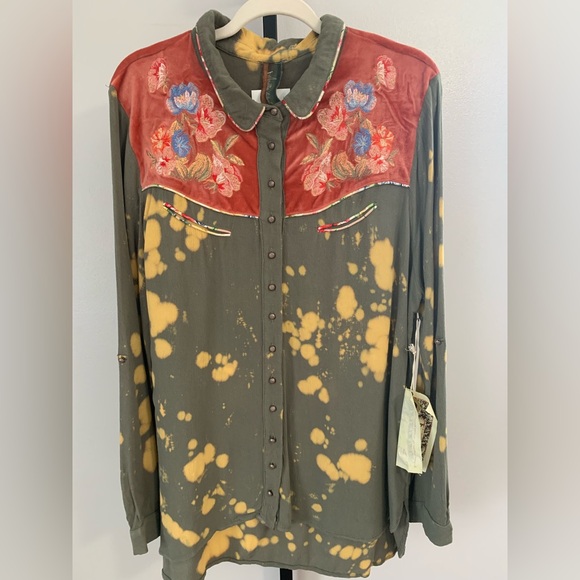 NWT Aratta Olive and Coral Embroidered Button Down - Picture 3 of 16